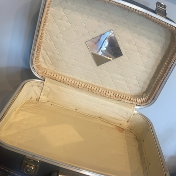 Vintage leather carry on suitcase 60’s style navy blue with cream lining - Picture 3 of 5